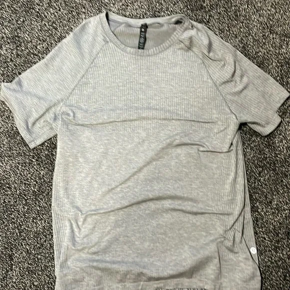 XL lulu lemon active wear t-shirt - Picture 1 of 3